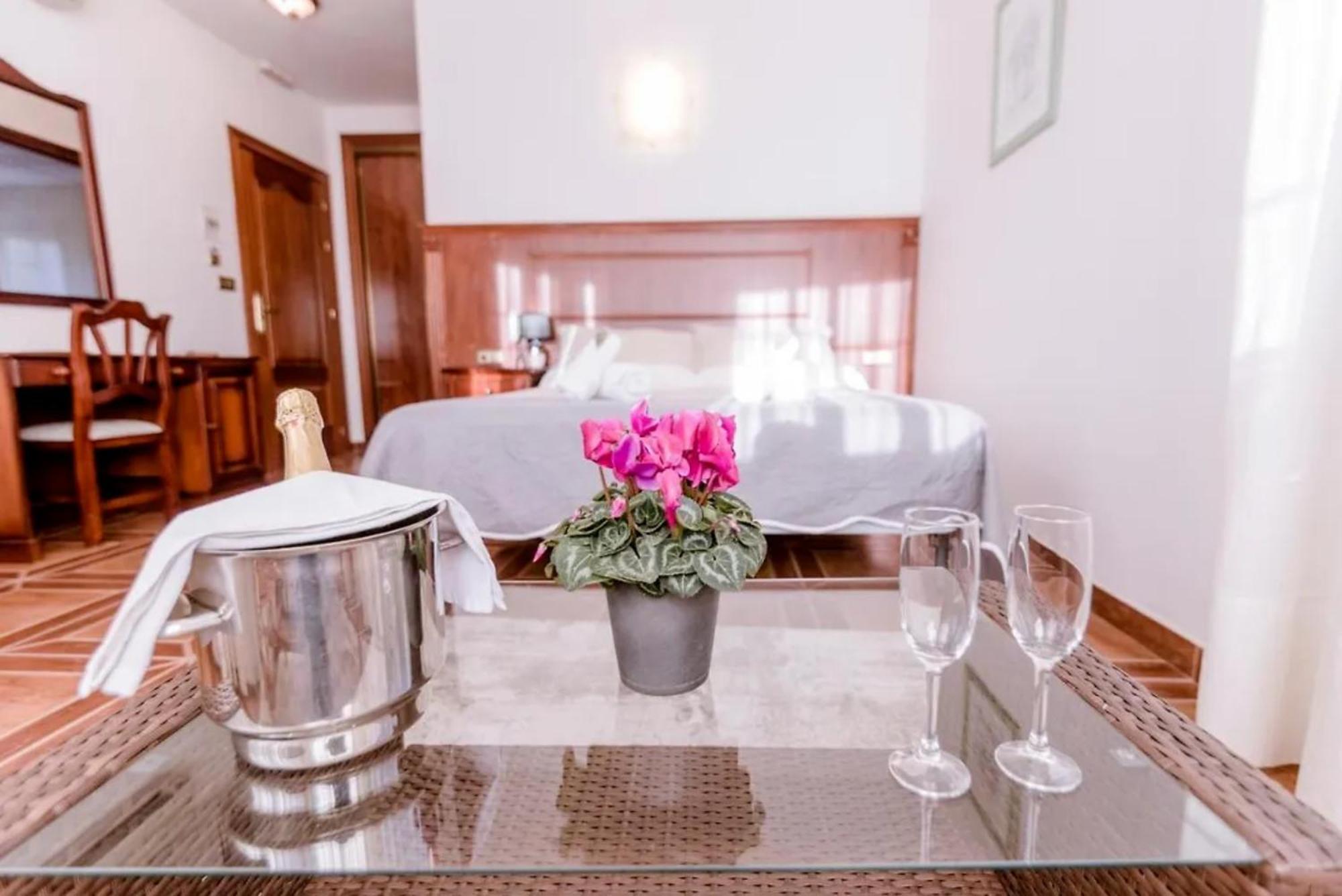 Hospedium Hotel Blu Fonseca Пелигрос Экстерьер фото
